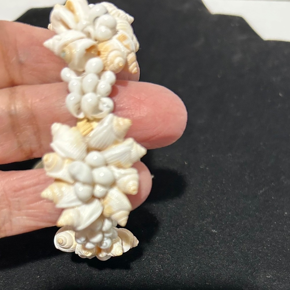 Seashell Bracelet Womens Cream White Excellent Shells Tie closure Boho Beachy 7"